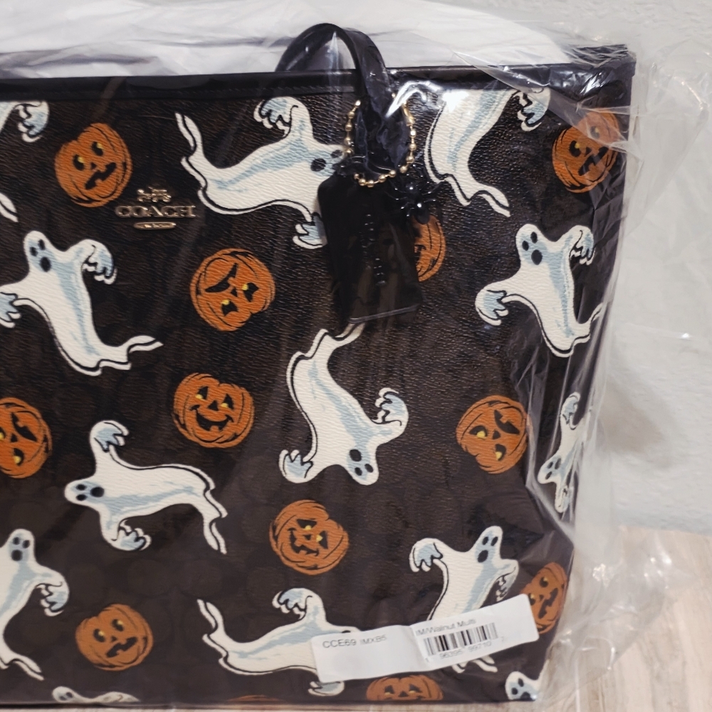 NEW Coach Halloween City Tote Bag CCE69 Signature Ghost Pumpkins Spider Charm - Picture 7 of 11